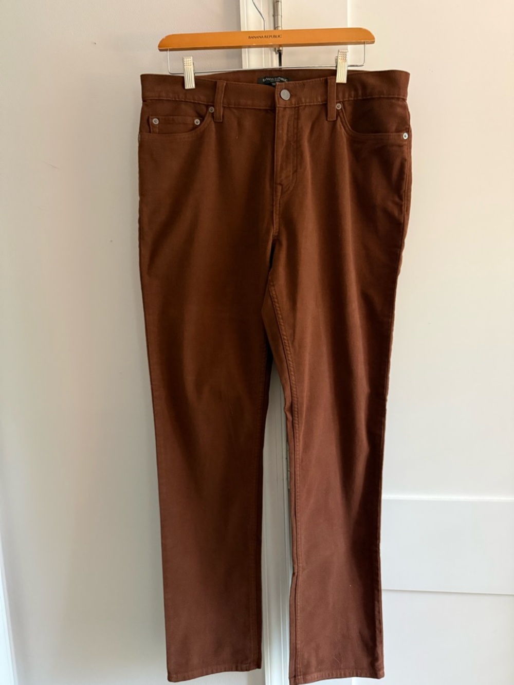 Banana Republic Slim Fit Traveler Pants in Chestnut Brown